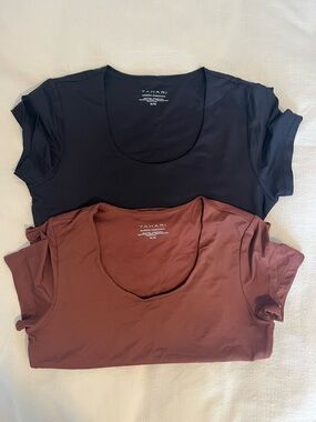Tahari Short Sleeve Mock Neck Tee in Black and Rust Brown